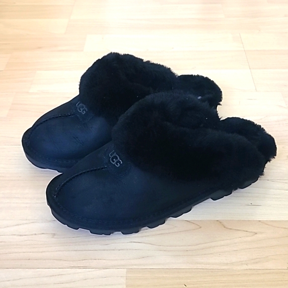 UGG Coquette Rubber Suede Black Sheepskin Logo Women's Slippers Size 6 - Picture 1 of 11